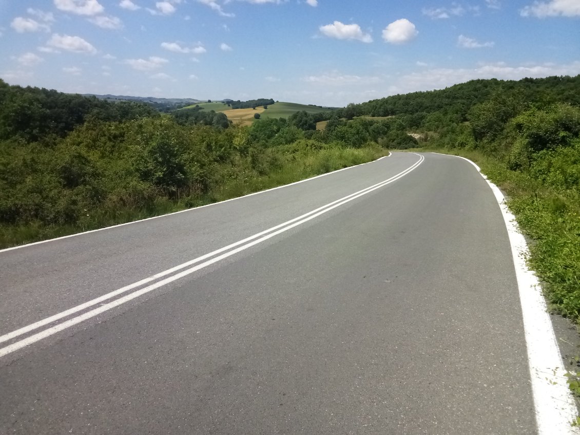 Le paysage a changé, le relief s'est adouci. La montagne, c'est terminé.