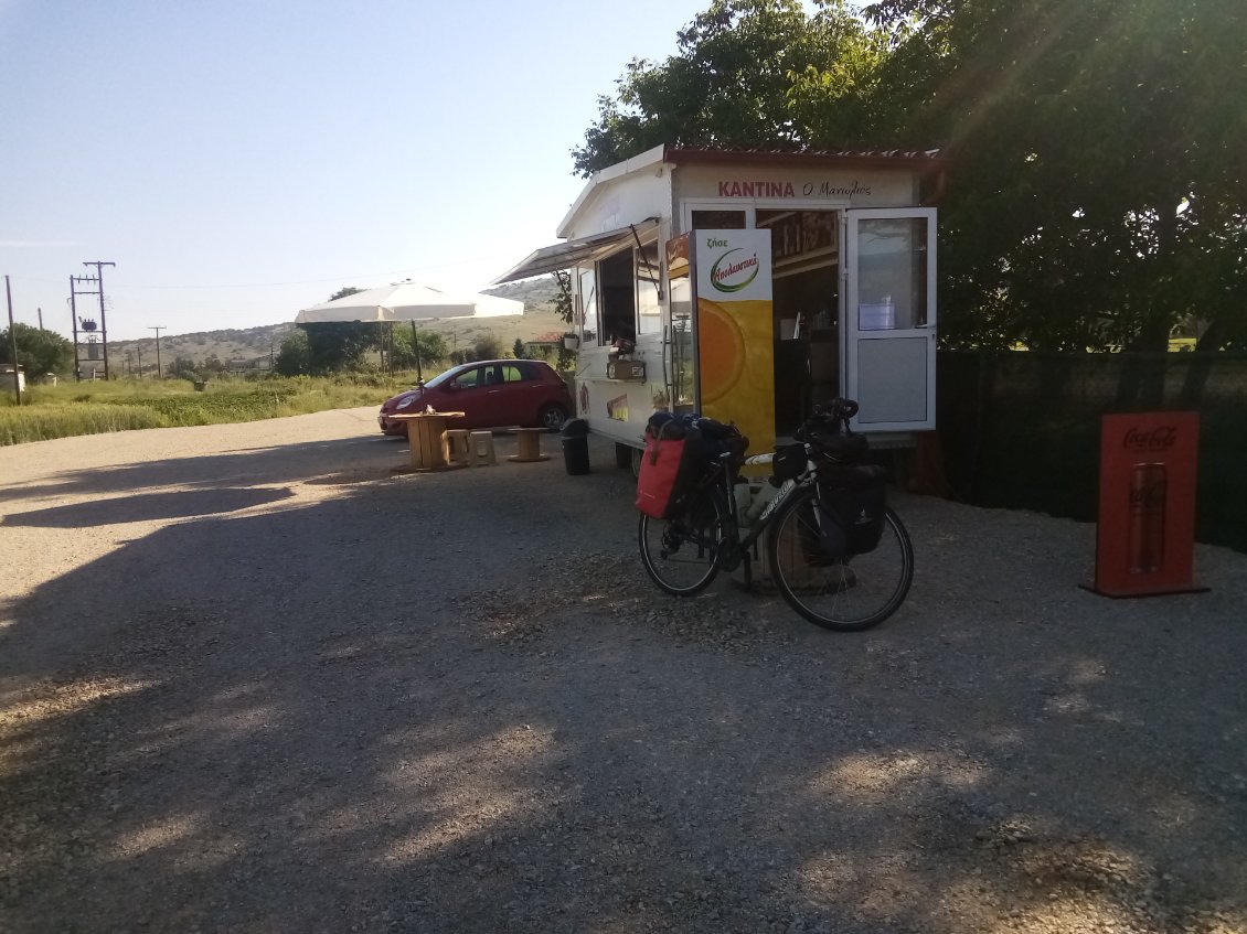 J'ai les crocs ce matin, je mange un petit truc avant de prendre la route.