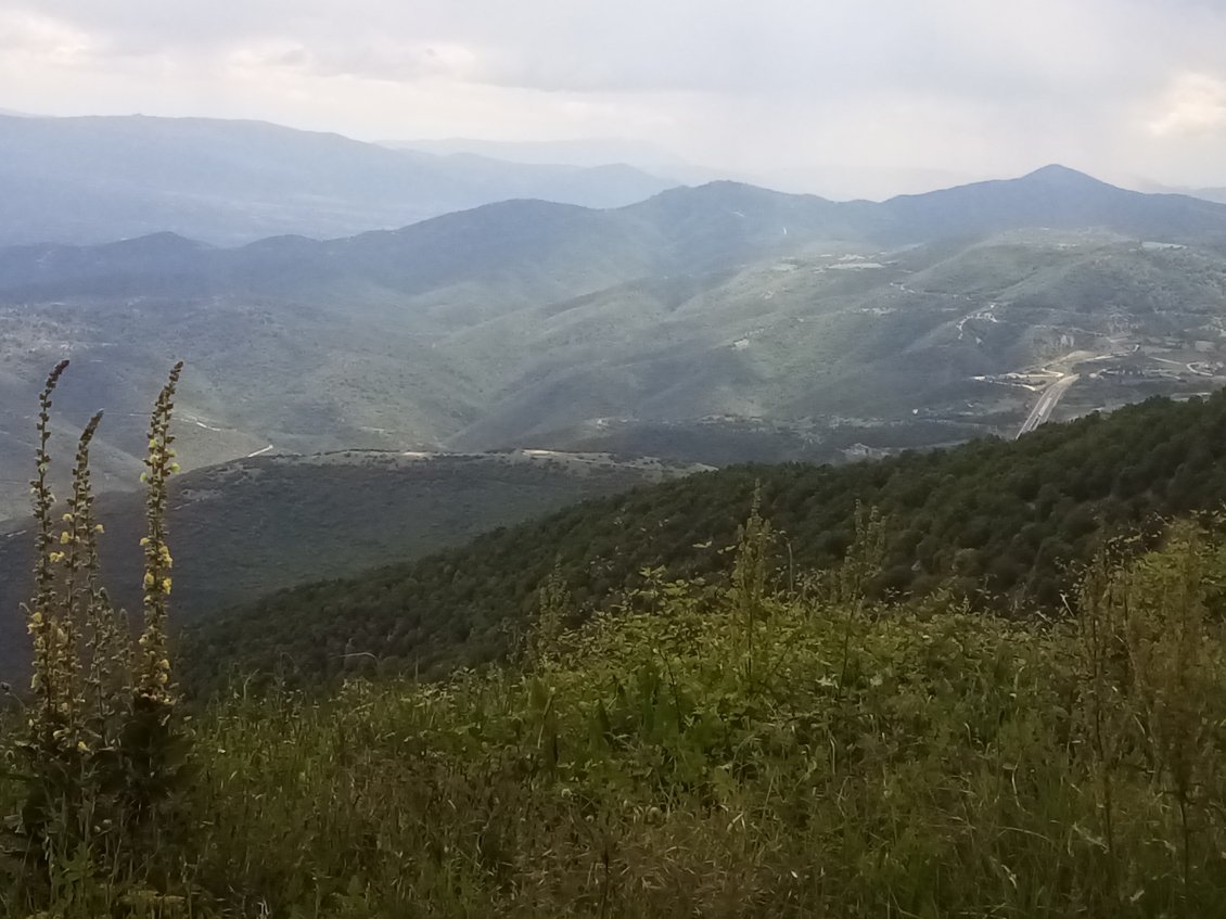 Ha oui ! Tout à l'heure j'étais au niveau de l'autoroute que l'on distingue à droite.