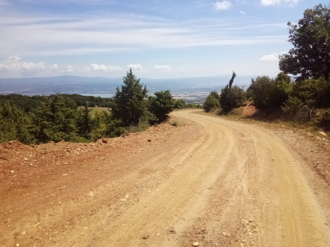 Puis c'est du chemin de terre.
C'est sympa mais ça m'aura valu une sacrée suée.