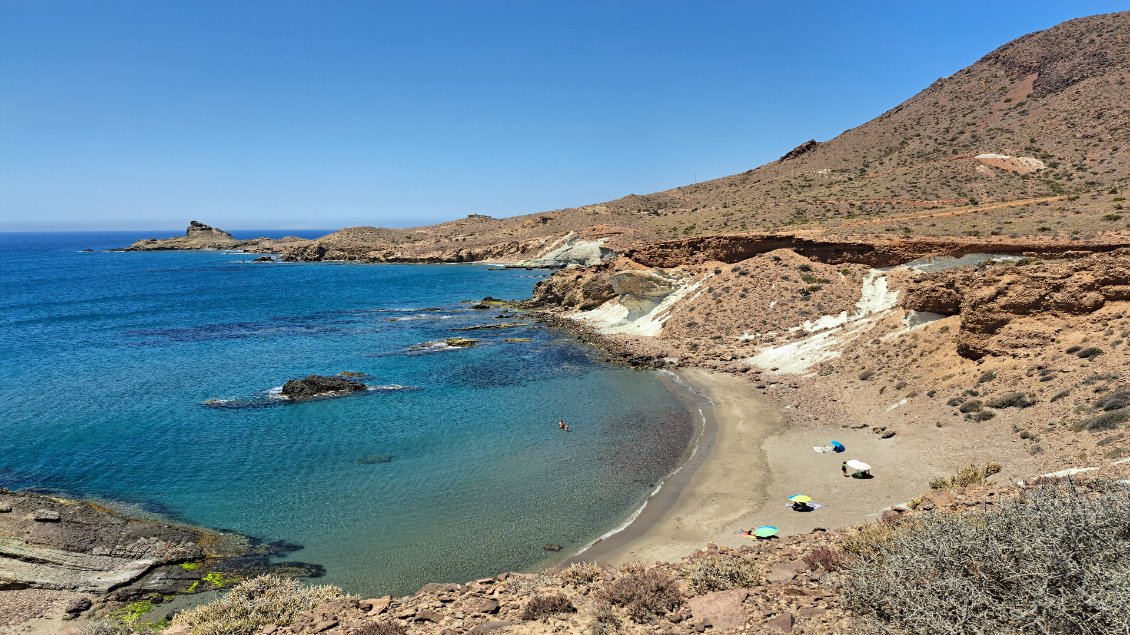 Du tuf blanc près de la Vela Blanca