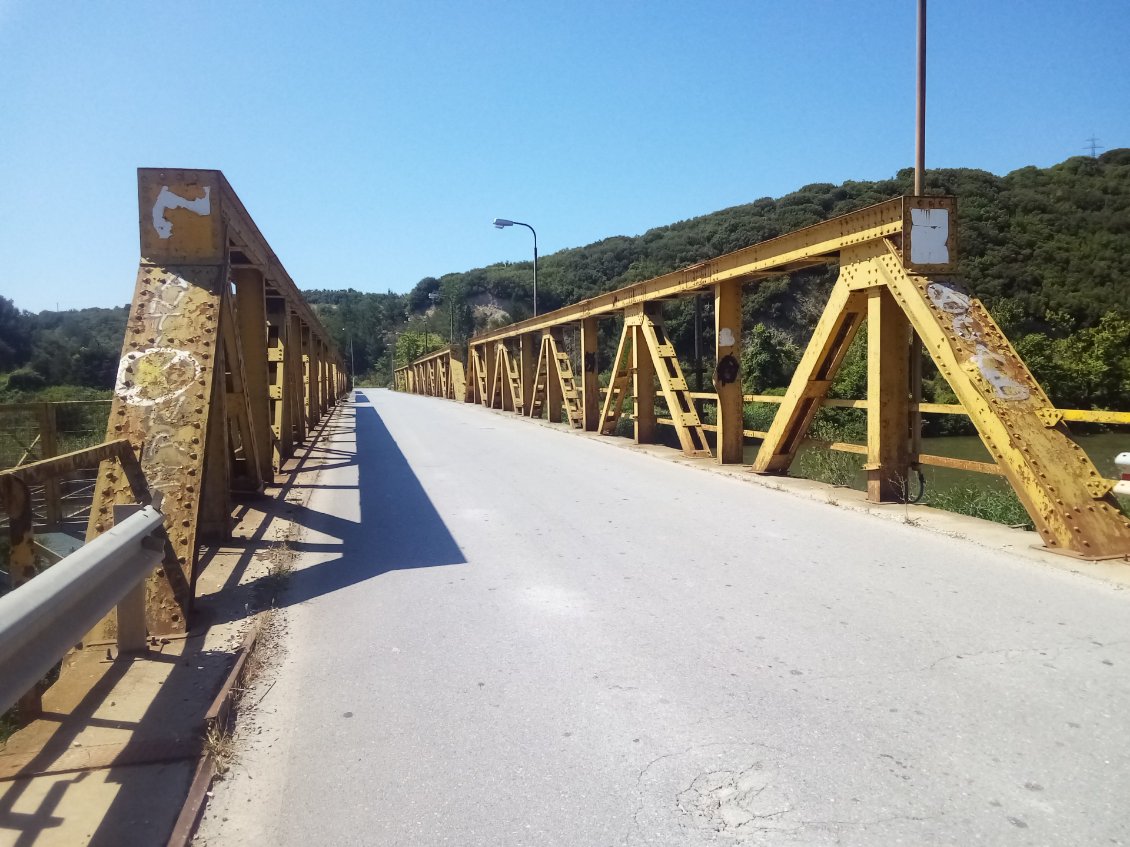 Décidément, j'aime les ponts. Il doit y avoir un message là-dessous, il va falloir que je m'allonge sur un divan.