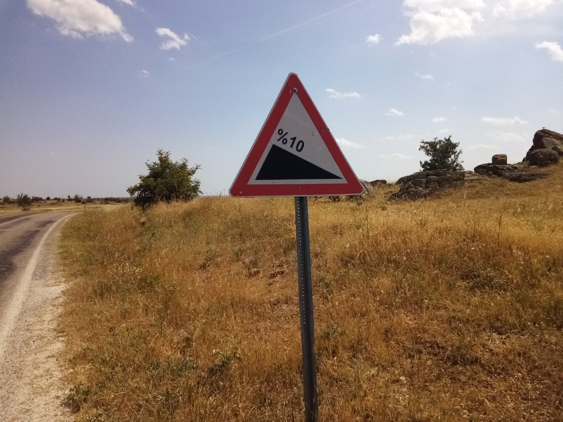 Il aime bien voir ça le cycliste.
Le même dans l'autre sens en bas, un peu moins par contre.