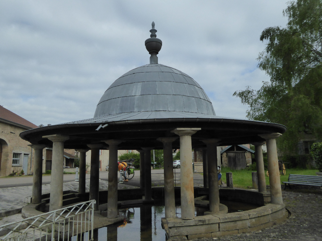 Lavoir majestueux de Fontenois-lès-Montbozon.