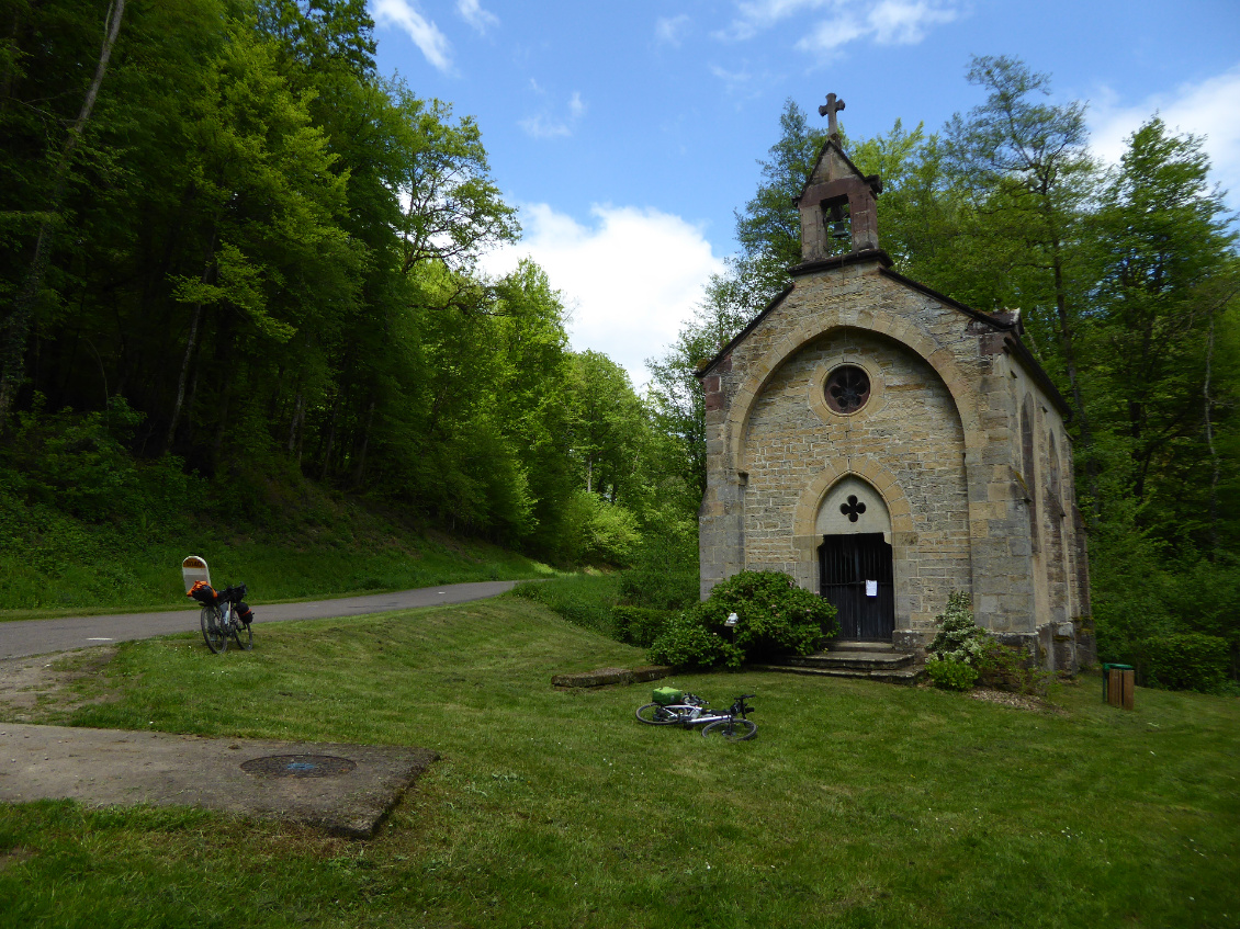 Dernier bâtiment avant les Vosges...