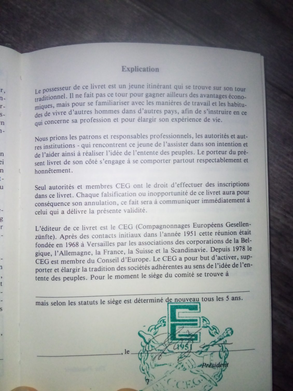 La première page du passeport de Compagnons du Devoir Unis d'Orianne et Louis, version allemande. Le texte est riche de sens.