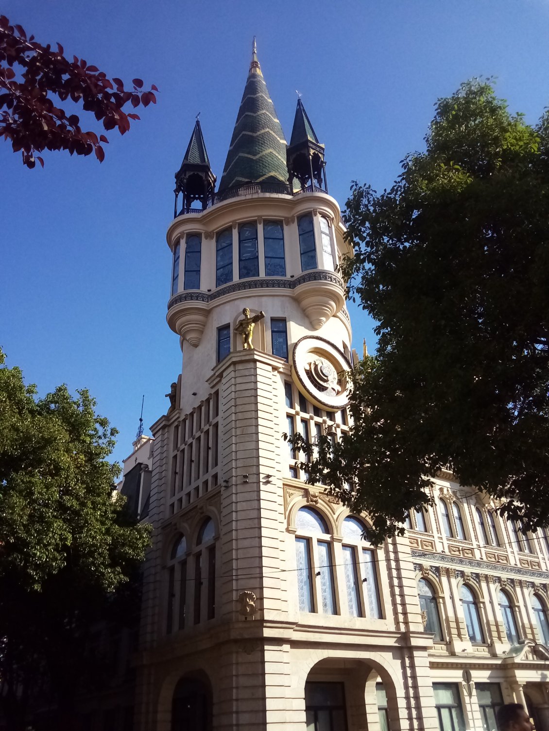 Batoumi c'est quand même un peu Disneyland. Ici l'horloge astronomique.