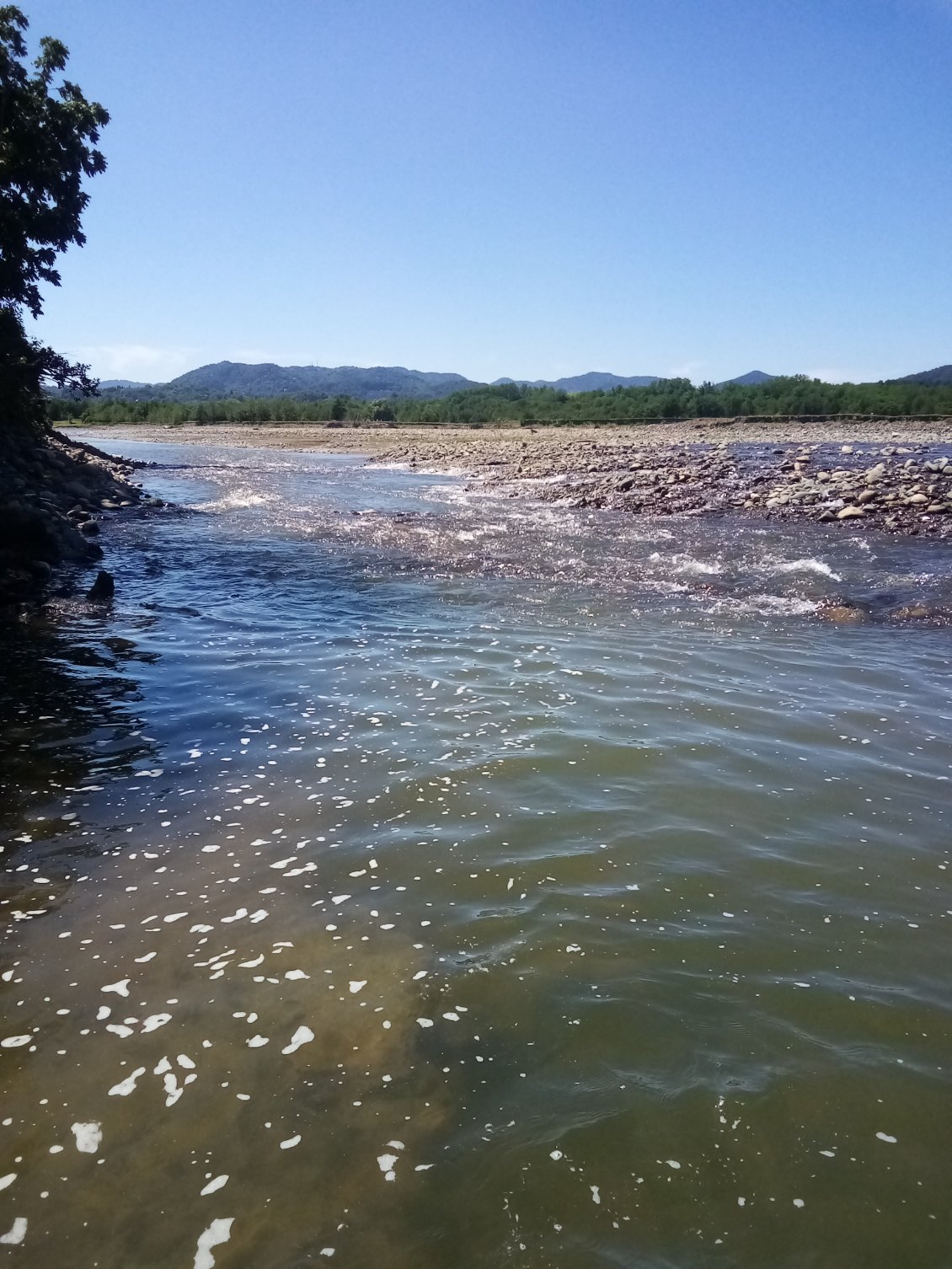 Il fait chaud, qu'il fait du bien ce bain dans la rivière Supsa !