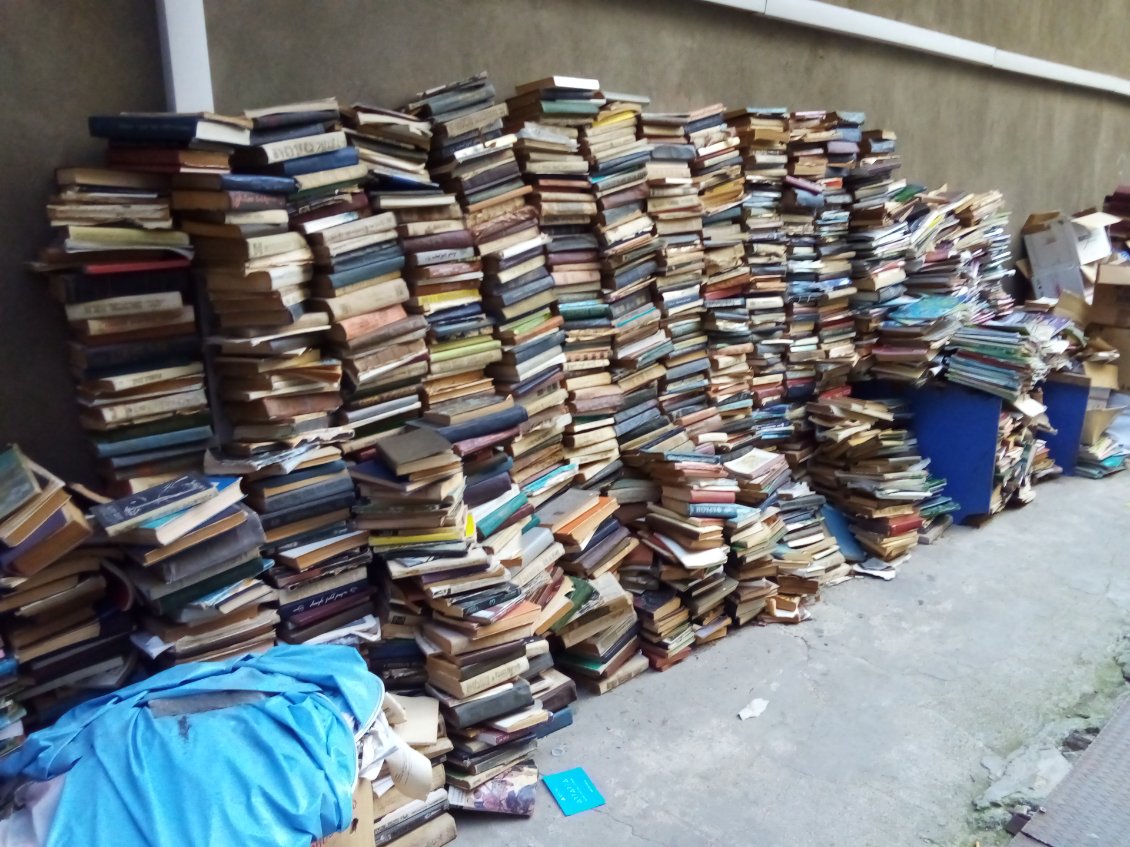 Le coin des bouquinistes. Ça stocke !