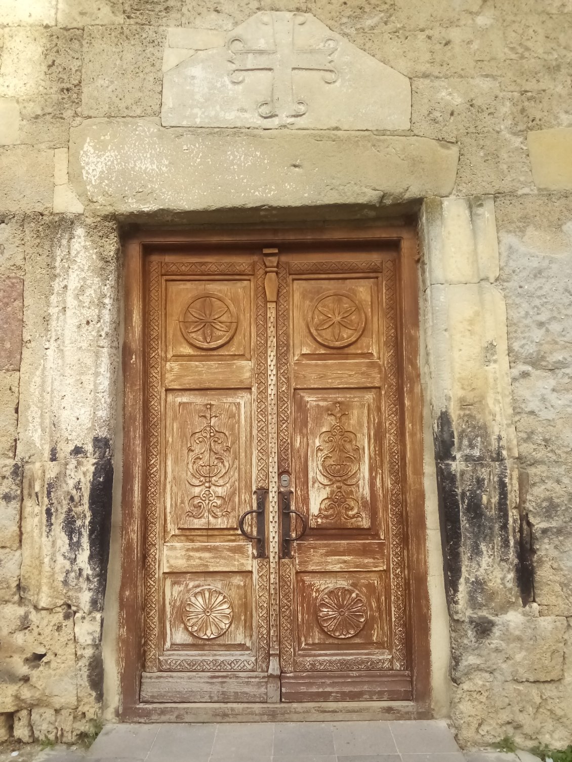 Une photo de la belle porte quand même. Je ne suis pas rancunier et puis après tout ce n'est pas de sa faute à elle si je ne peux pas rester.