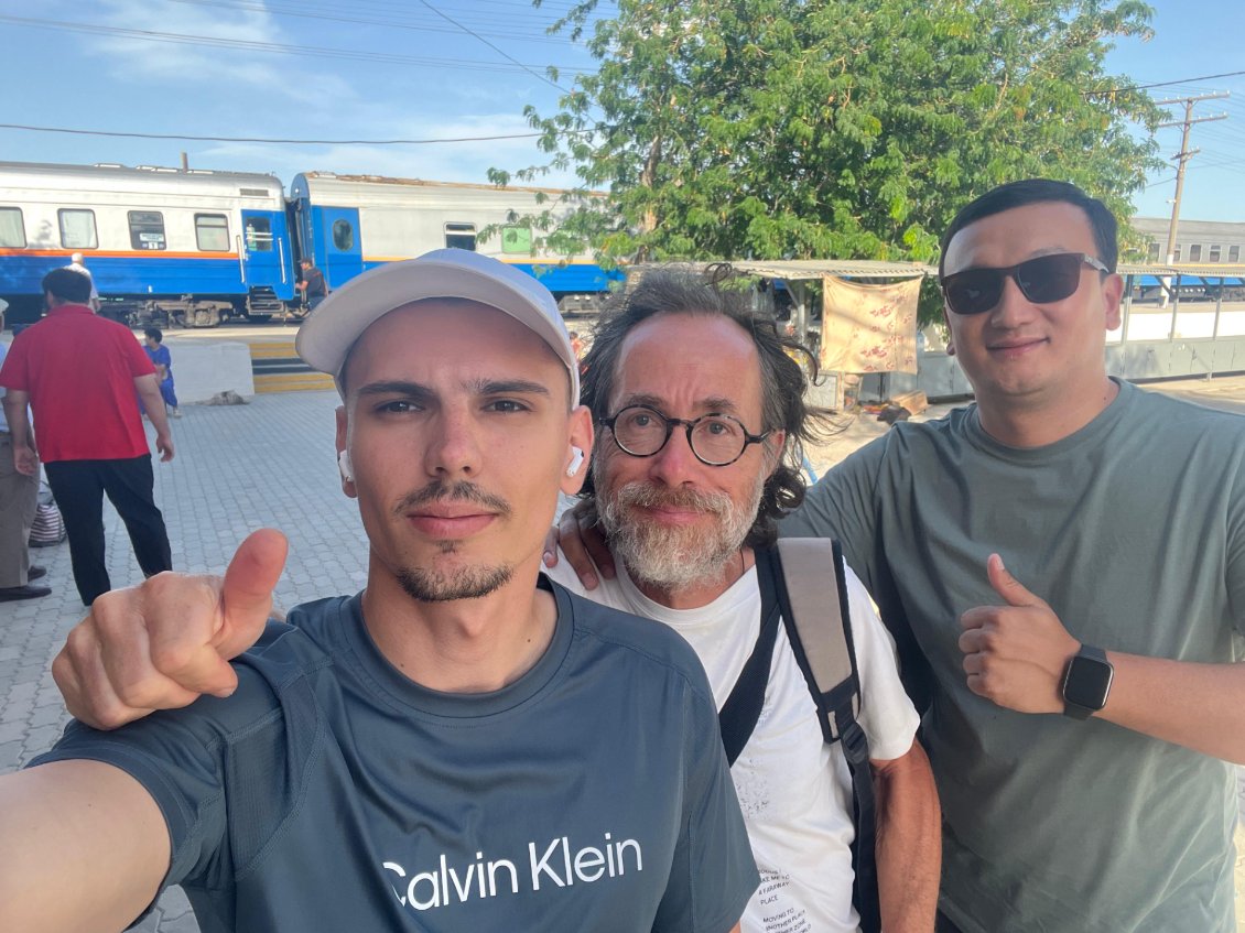 Le petit selfie avec les deux copains.
Soucha devant, Koblan derrière.