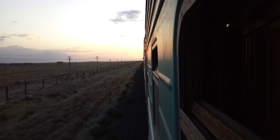 Et côté loco nous filons plein Est, exactement sur le soleil qui se lève. Magnifique.