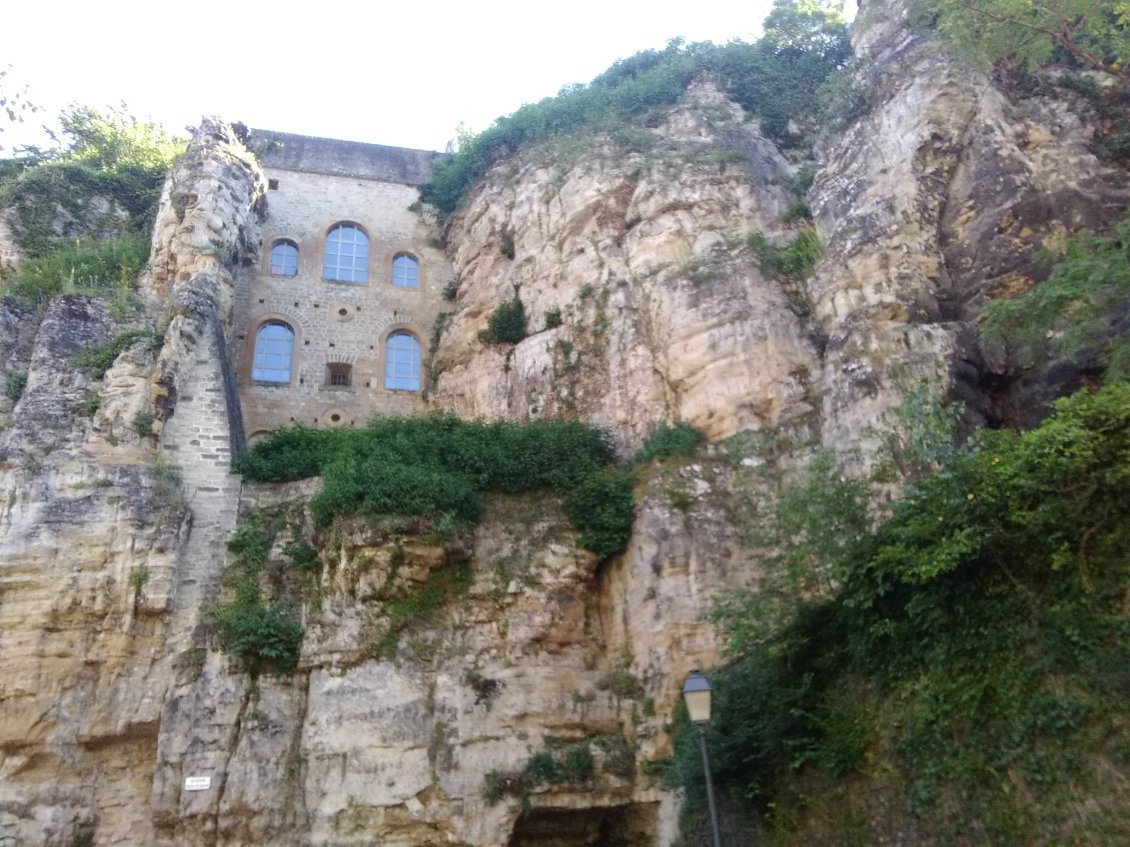 Falaises de gré habitées.