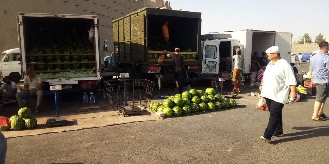 Les producteurs, j'ai l'impression, arrivent avec leurs véhicules à ras bord.