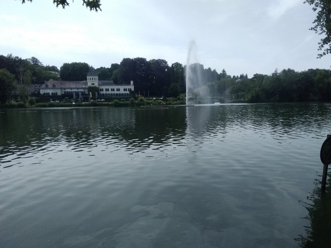 Petite pause digestive au lac de Genval.