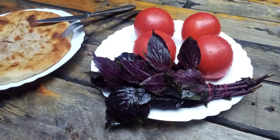 Tomates roses et basilic pourpre, regardez moi ces couleurs.