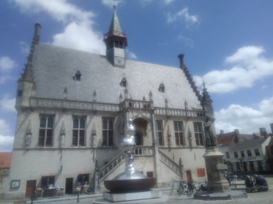 L'hôtel de ville de Damme.