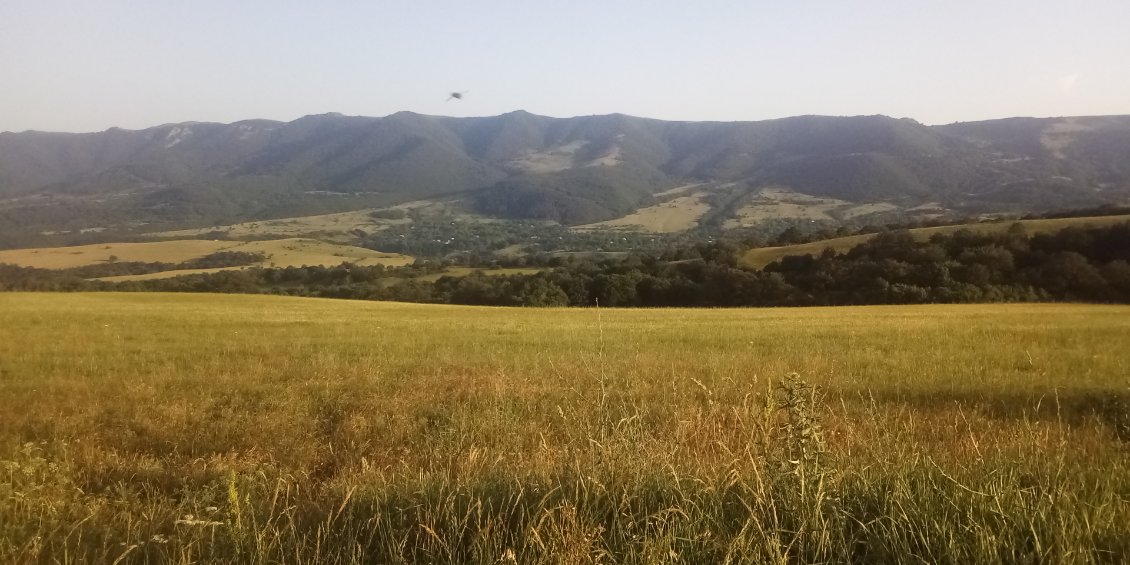 Depuis l'autre côté de la route.