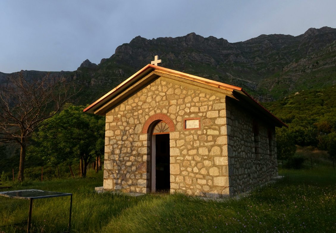 En 35 jours de Thessalonique à Lefkada, j'ai dormi 13 nuits dans des églises, chapelles ou monastères, et seulement deux nuits sous mon tarp.