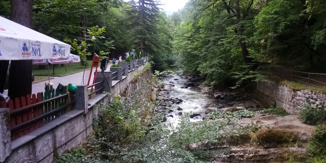 Le parc est très agréable. Il est très très vaste, je serai loin d'en faire le tour, et est bordé par un cours d'eau.