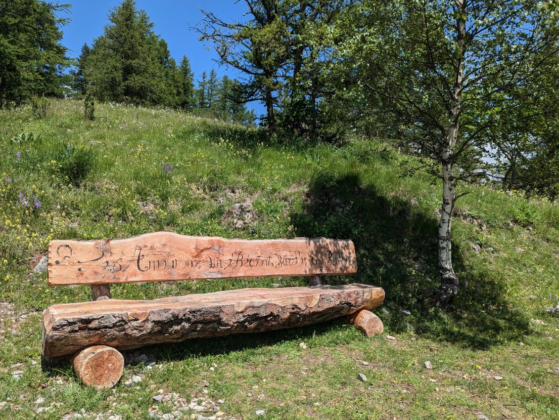 Les amoureux qui s'bécotent sur les bancs publics