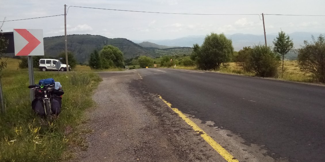 Normalement je m'en réjouis mais très peu de circulation pour un auto-stoppeur. Trop peu.