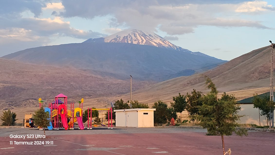 Et sur le Mont Ararat.
C'est splendide.