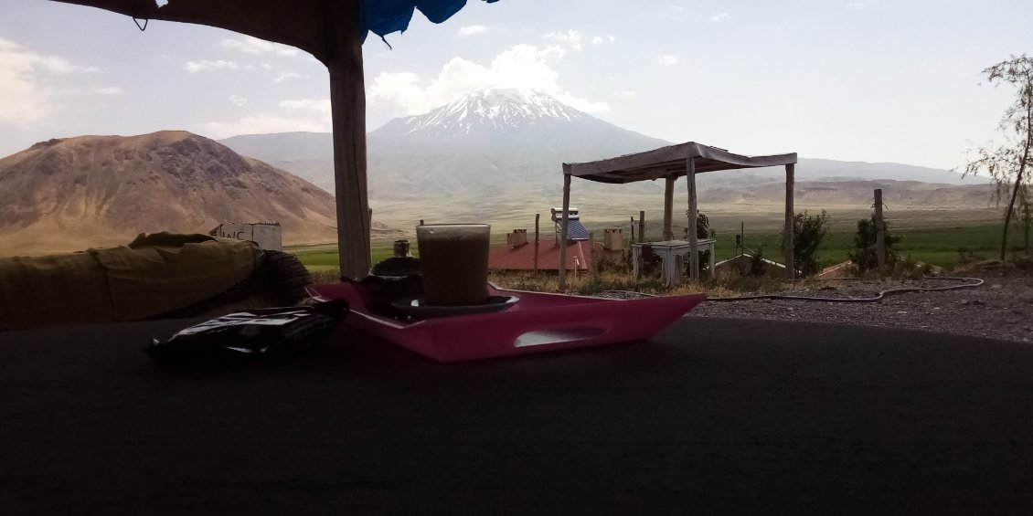 Le petit café du bonheur du Mont Ararat.