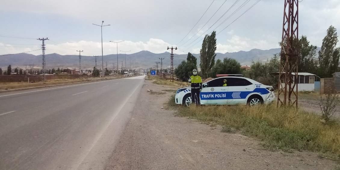 Les fameux policiers turcs en carton !
La première fois j'ai freiné, je souhaitais demander ma route. 😂