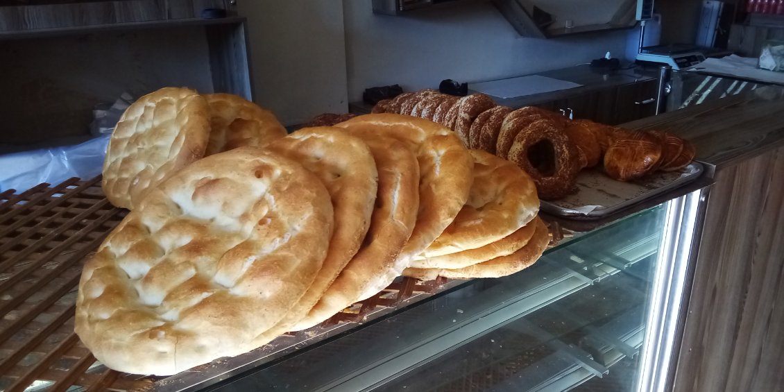 Un petit tour chez le boulanger du quartier histoire d'être sûr de ne pas mourir d'inanition dans la journée.