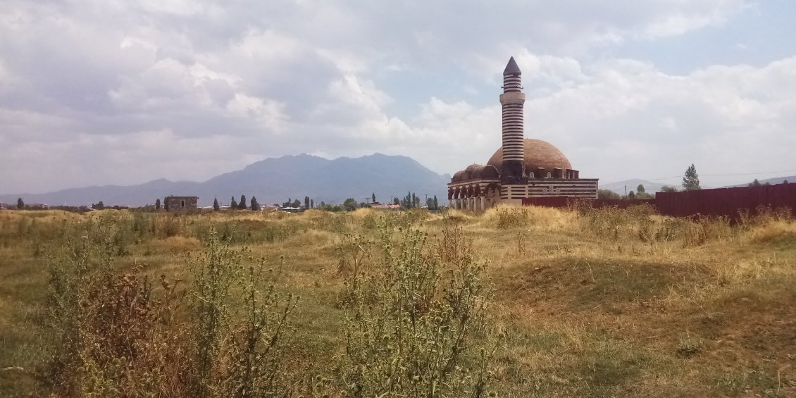 Tiens, la seconde mosquée que l'on voyait de la citadelle.