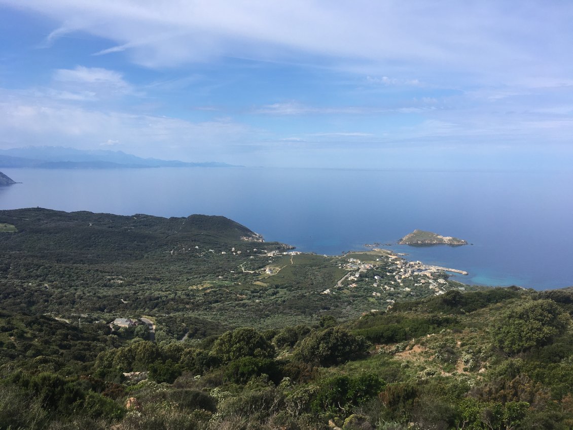 Le port de Centuri, déjà si petit vu du col