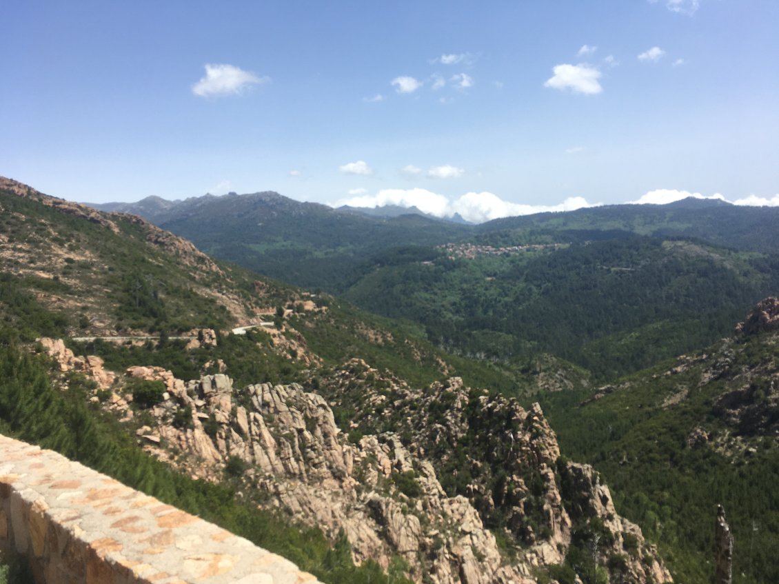 Aullène au loin, depuis la route du col de St Eustache