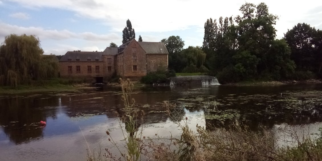 Un ancien moulin j'imagine.