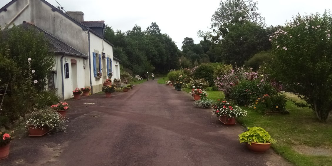 Les maisons éclusière, même inoccupées, sont toujours très fleuries.