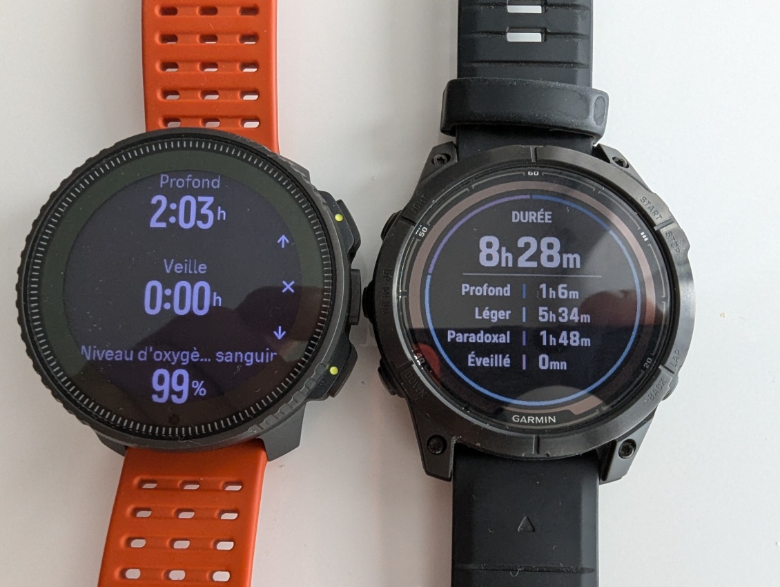 Rapport nocturne, même nuit, poignet droit pour la Suunto, poignet gauche la Garmin, on dirait qu'elles ne sont pas tout à fait d'accord sur le temps de sommeil profond, entre autres ;-)