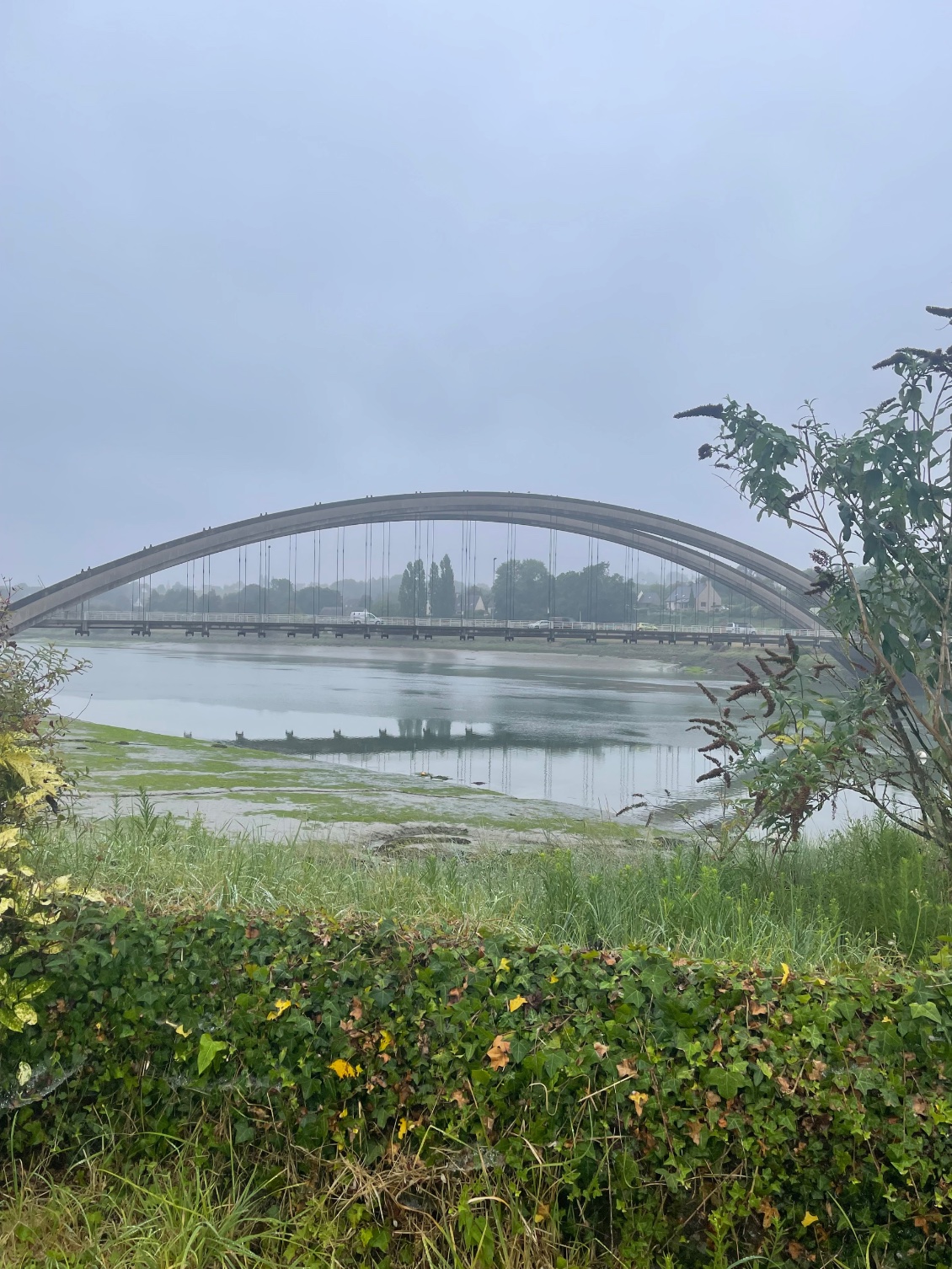 Imposant Pont du Canada. Tréguier