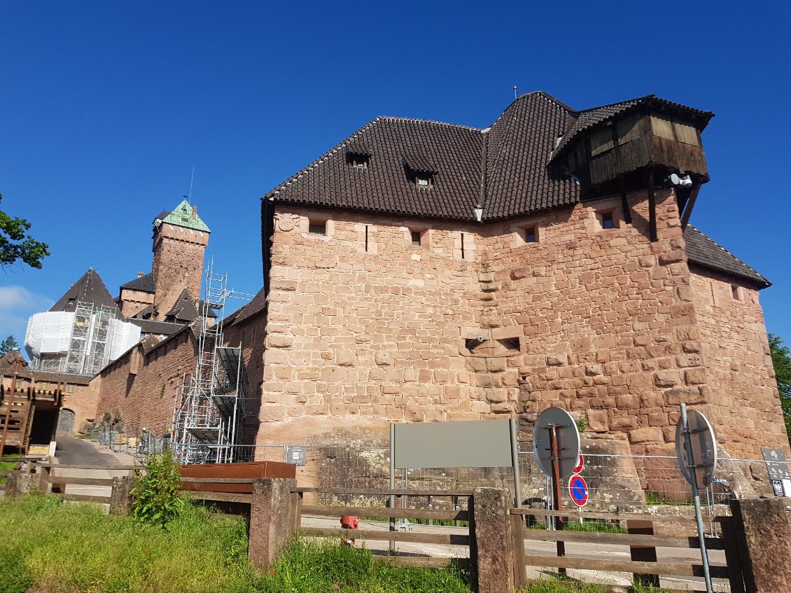 Le château du Haut-Kœningsbourg, photo prise en vitesse pour éviter les touristes !