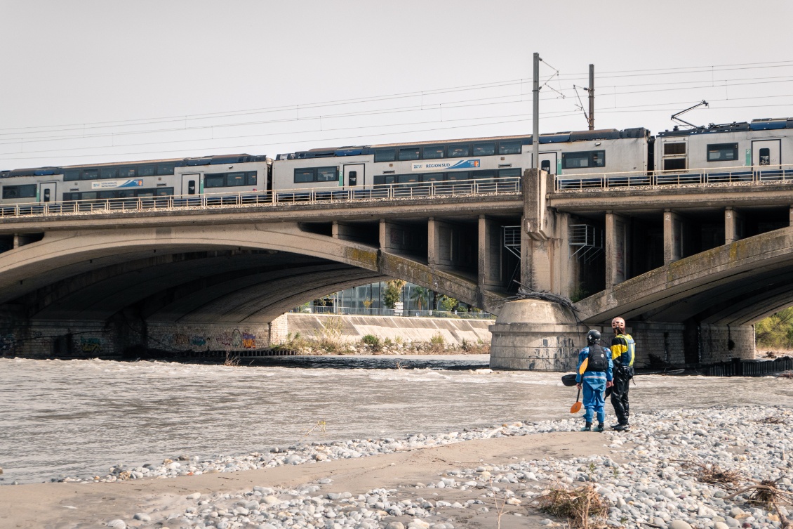 Le dernier pont. La mer est 500 mètres plus loin. On repère...