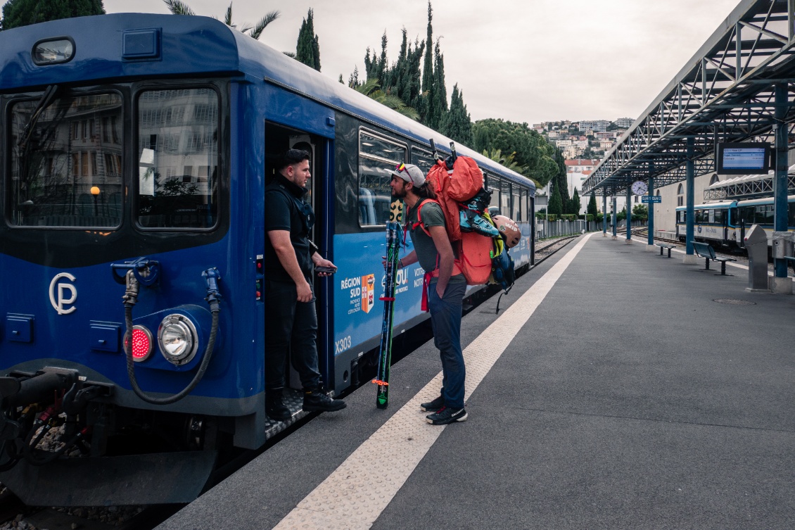 Retour par le train des Pignes, une ligne magique.