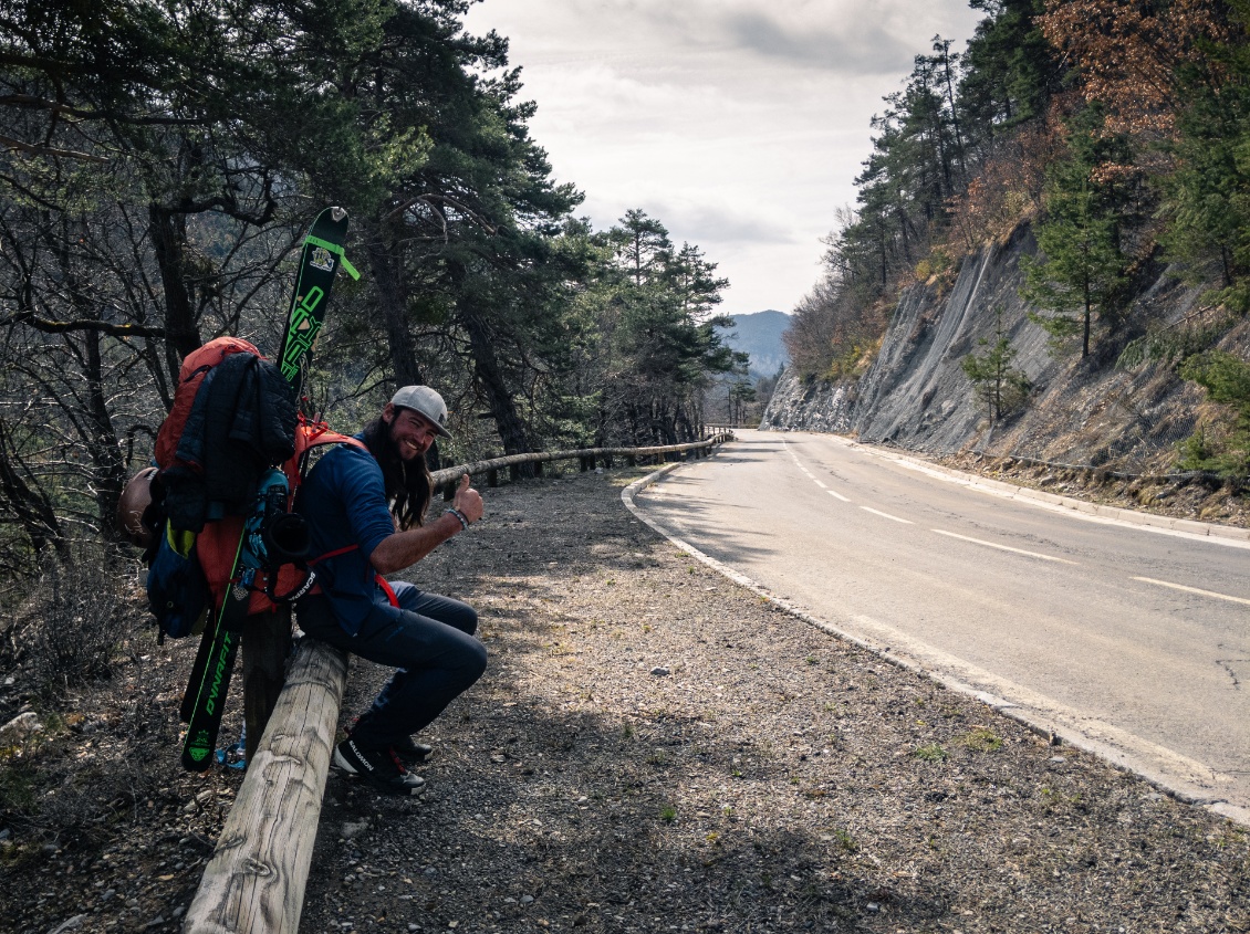 On développe des techniques pour se reposer les épaules, sans devoir retirer le sac à dos.