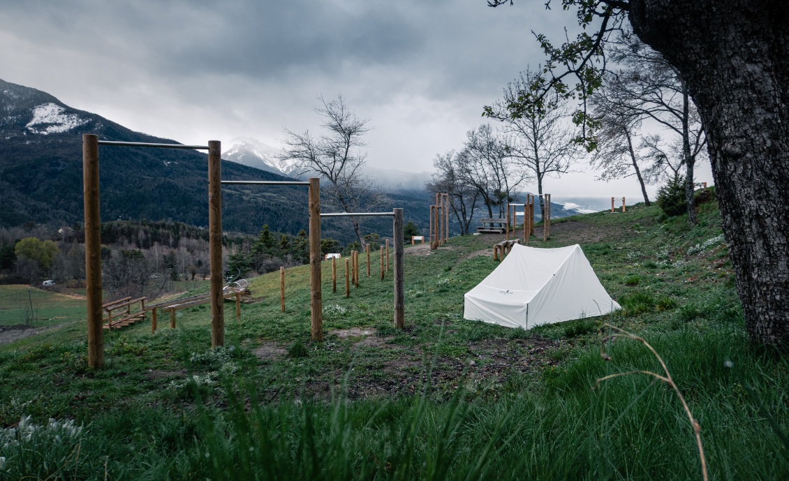 Bivouac avec parcours crossfit pour le réveil.