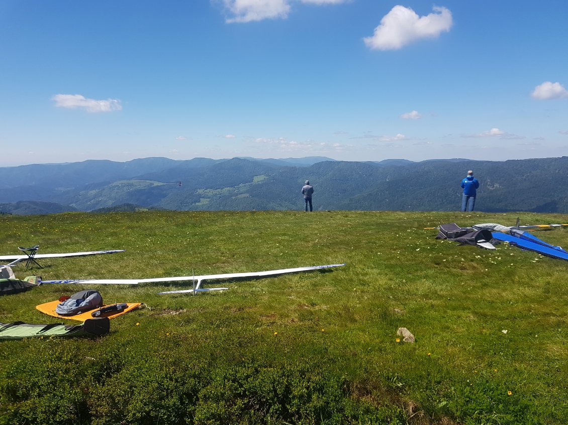 Pilotes chevronnés de planeurs dans les bourrasques !