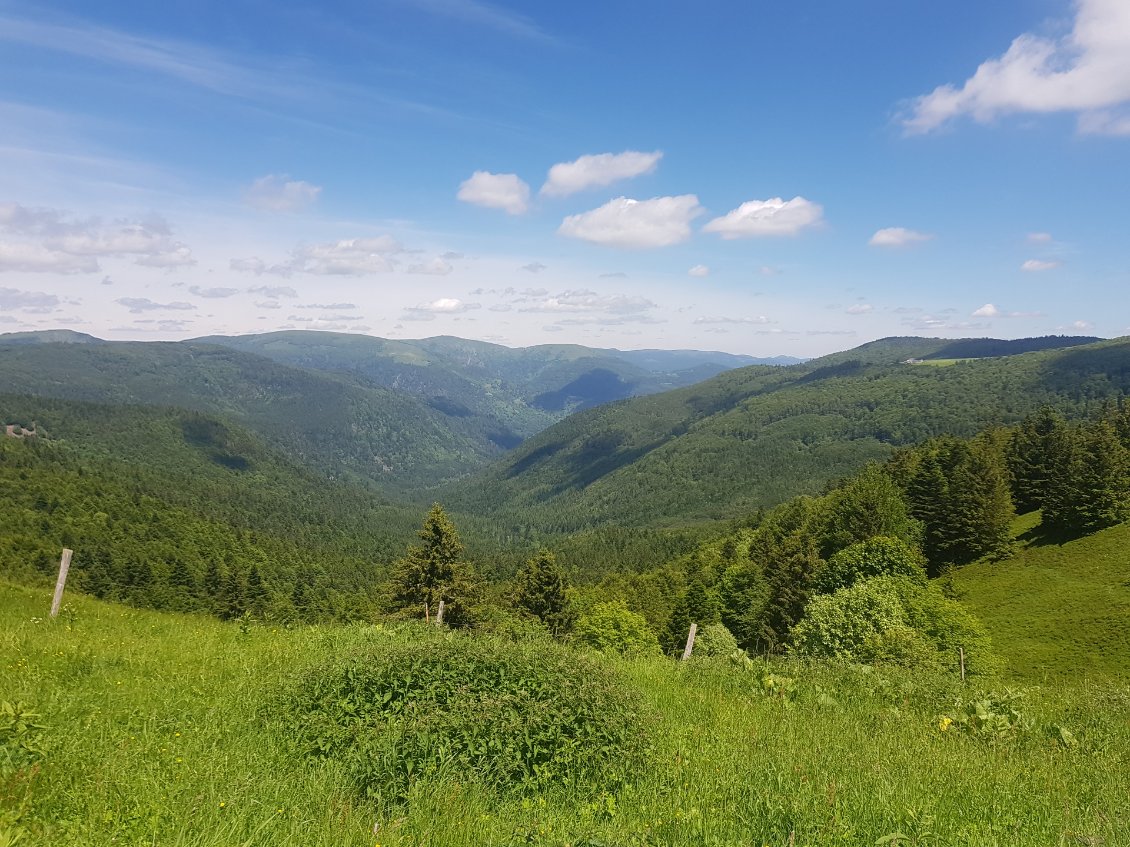 Une dernière vue sur les hauteurs avant d'arriver au Markeim.