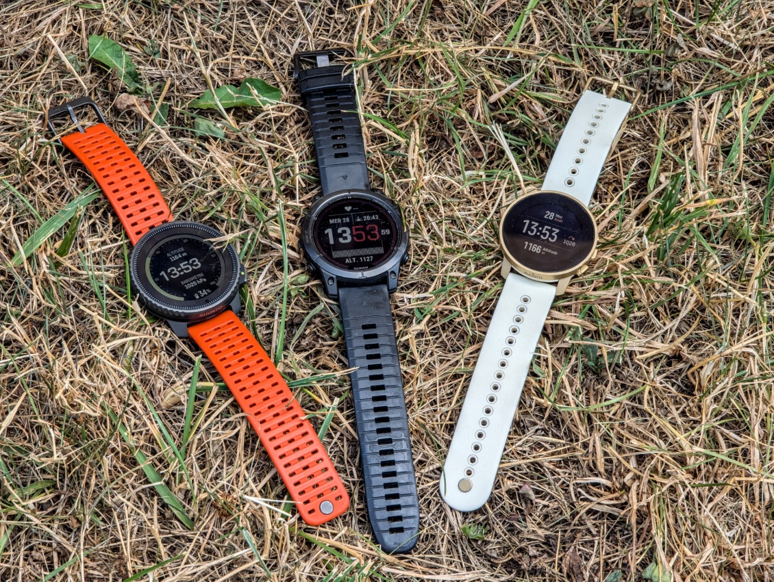 de g à d : Suunto Vertical Solar, Garmin Fenix 7 Pro, Suunto Peak Pro