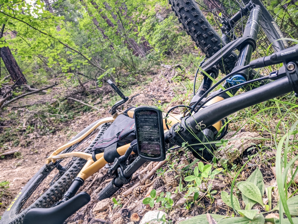 Tiens, le Garmin cherche à joindre un contact d'urgence...