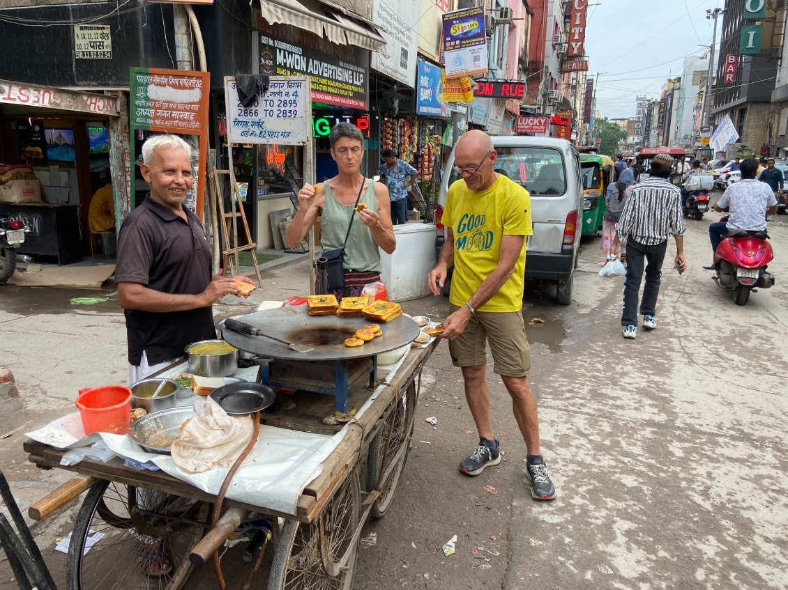 Un petit creux? Première approche de la cuisine indienne... No spicy, please!