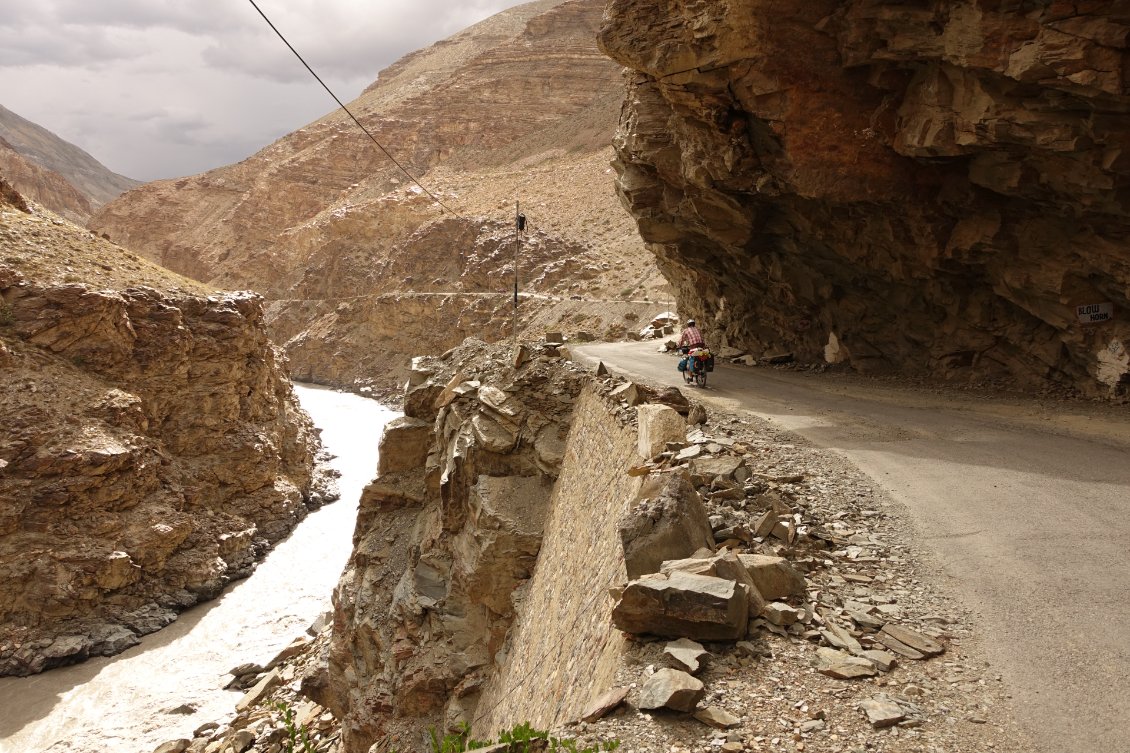 Juste en dessous, la rivière Spiti