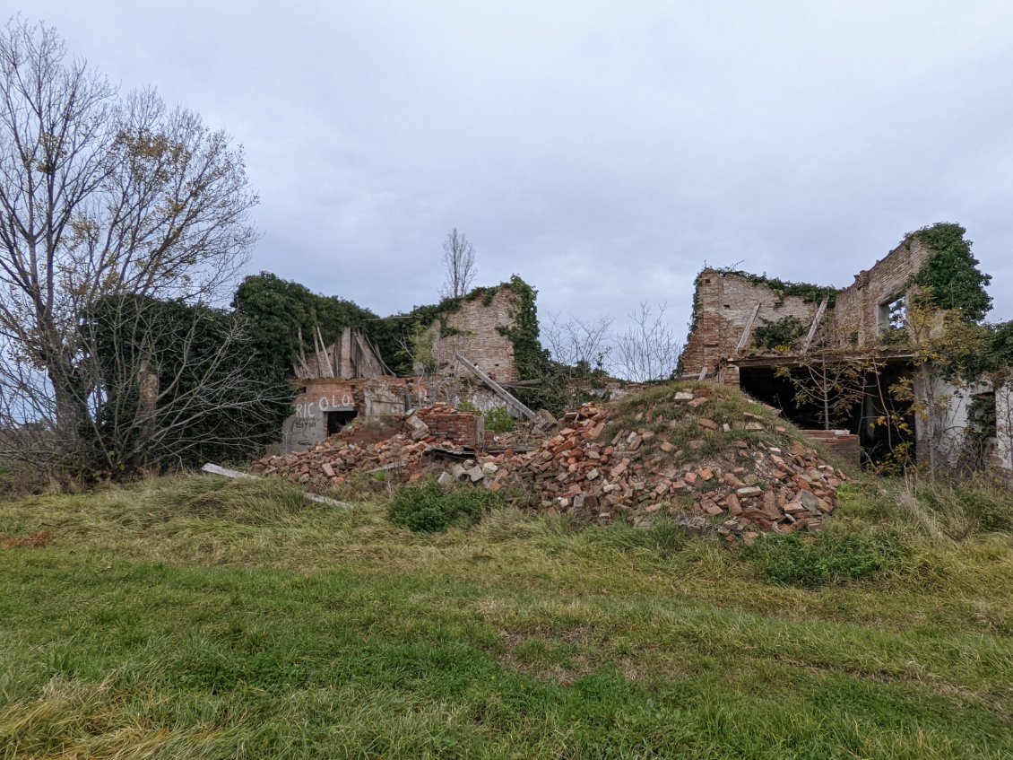 Le lieu de bivouac vu de l'extérieur.