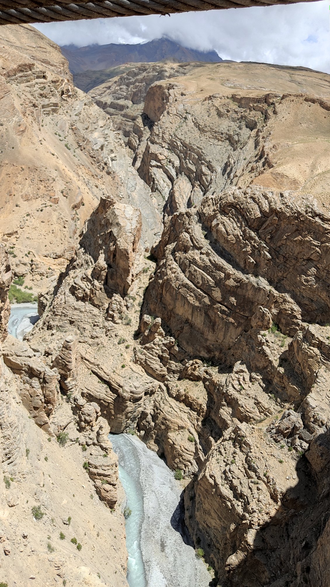 Un point de vue vertigineux sur les eaux de la Puri Longpa, en contrebas du Chichim bridge